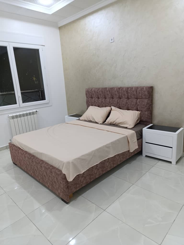 Chambre lit double prune
