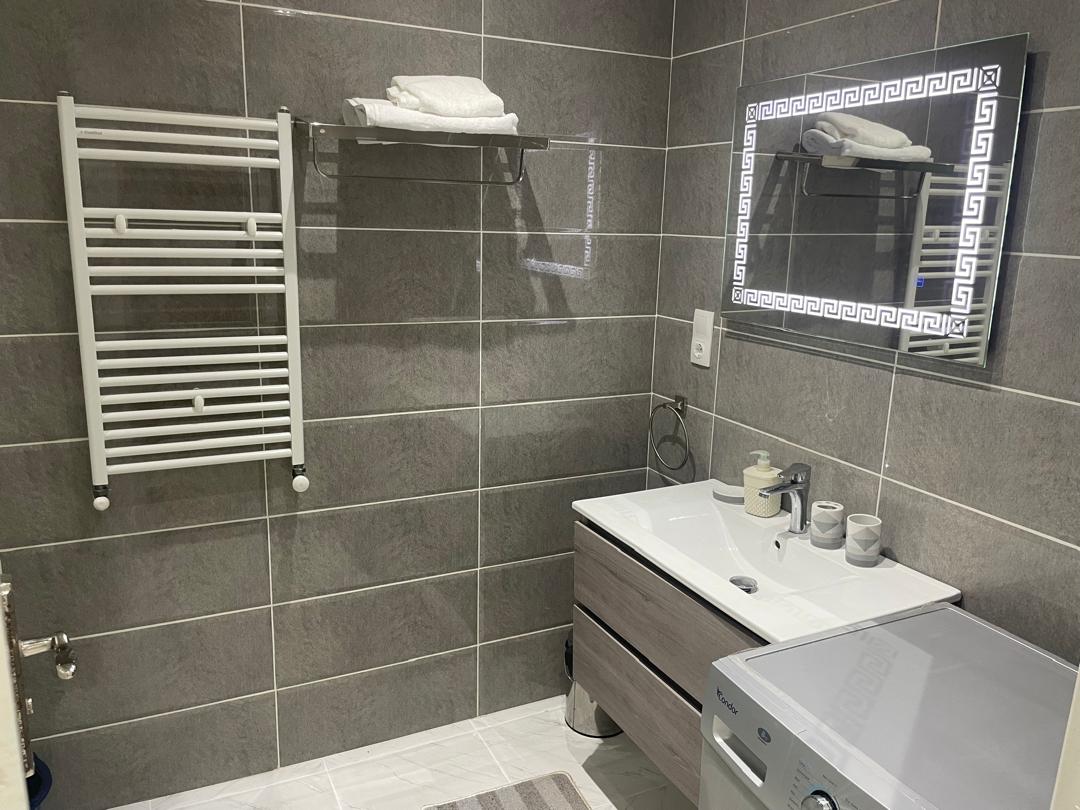 Salle de bain lavabo miroir LED