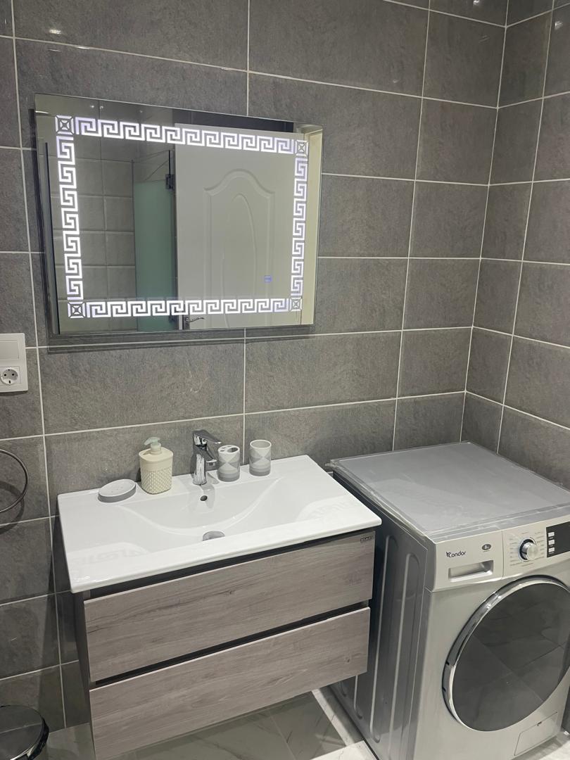 Salle de bain miroir LED lave-linge