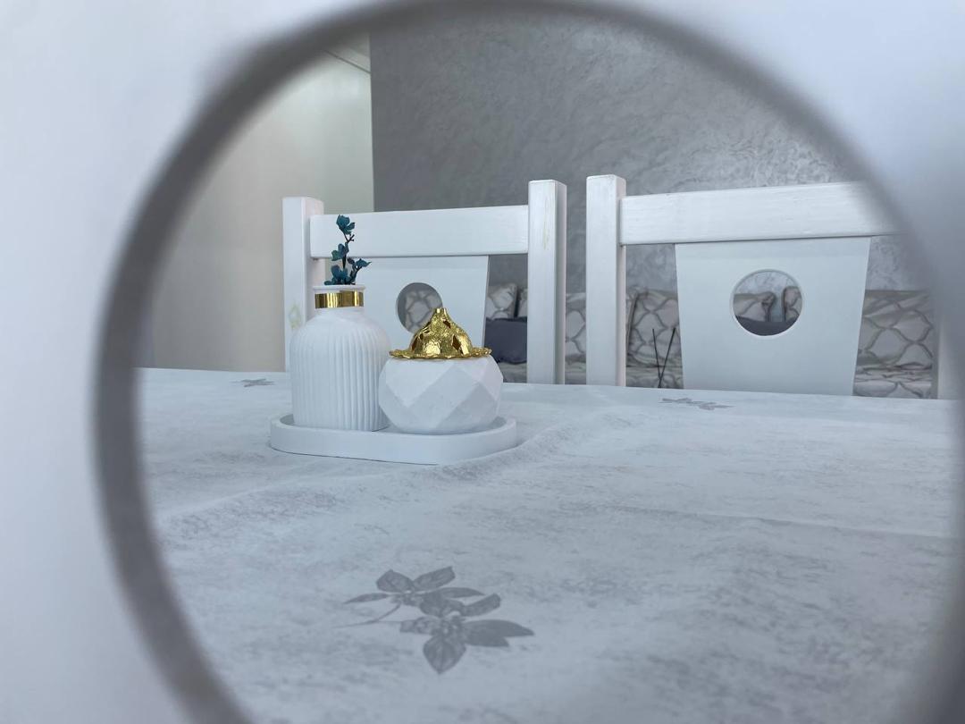 Detail decoration table