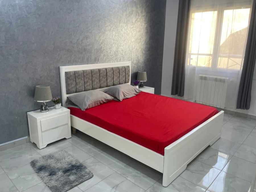 Chambre lit double rouge