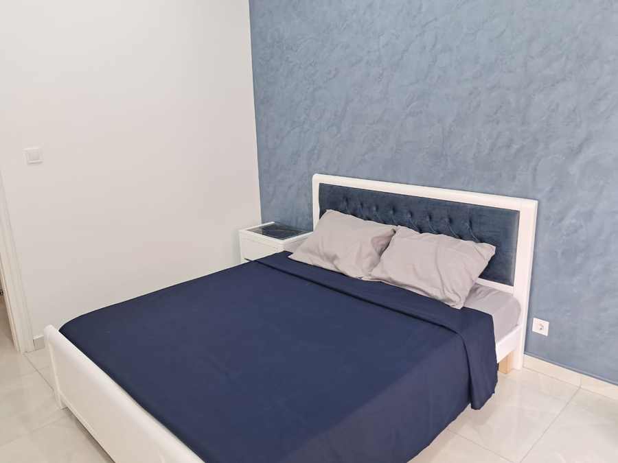 Chambre lit double bleu marine